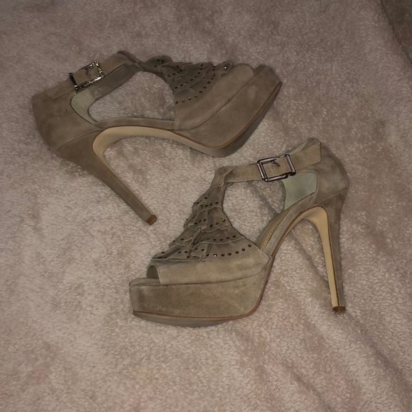 Heels - Picture 3 of 3